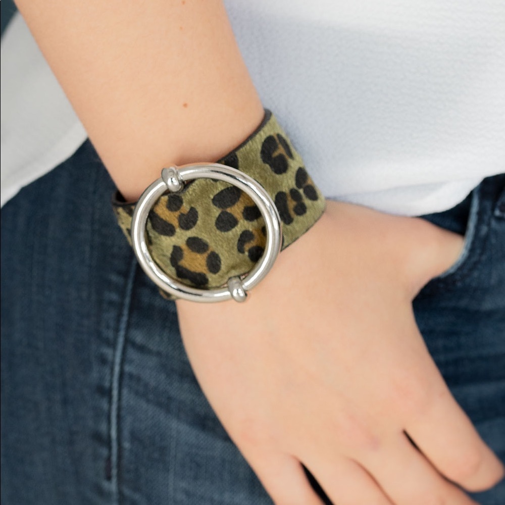 Asking FUR Trouble green urban bracelet